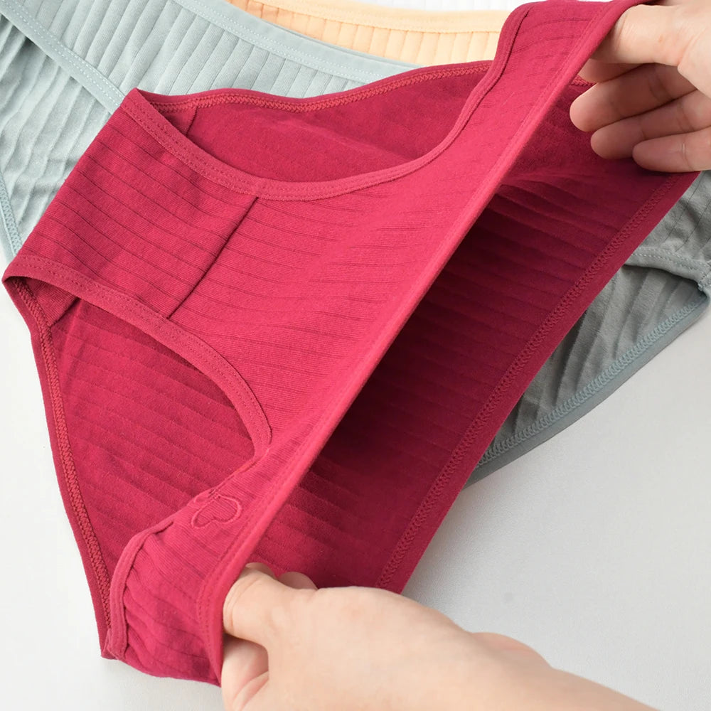 Mutandine in cotone di alta qualità con design a cuore e taglio sexy per donne.