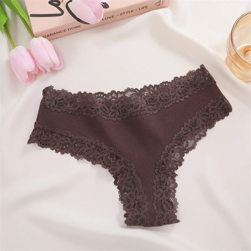 Set da 5 mutandine di cotone con pizzo floreale, patchwork, taglie S-XL, per un look moderno e confortevole.