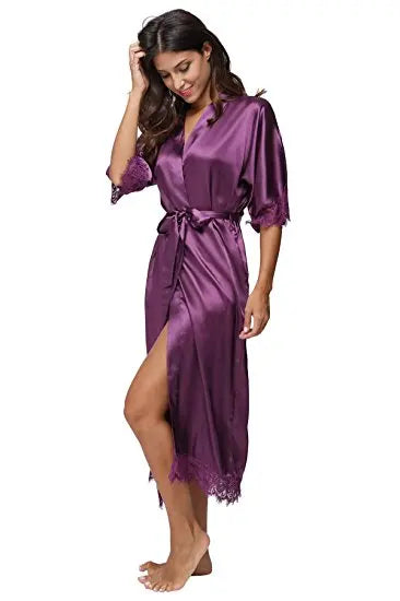 Kimono in raso con pizzo per l'estate: lingerie sexy e eleganti abiti da sposa e da damigella.