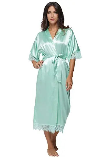 Kimono in raso con pizzo per l'estate: lingerie sexy e eleganti abiti da sposa e da damigella.