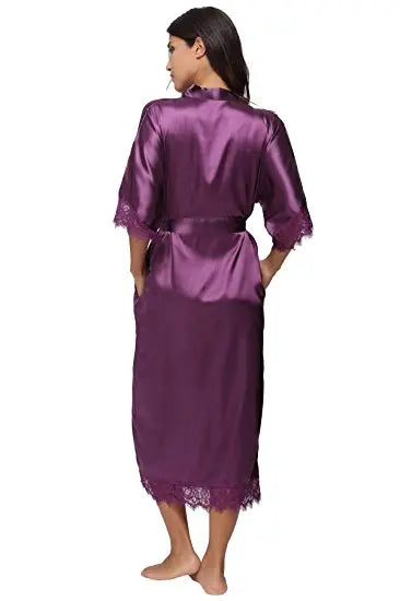 Kimono in raso con pizzo per l'estate: lingerie sexy e eleganti abiti da sposa e da damigella.
