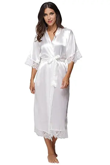 Kimono in raso con pizzo per l'estate: lingerie sexy e eleganti abiti da sposa e da damigella.