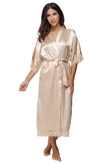 Kimono in raso con pizzo per l'estate: lingerie sexy e eleganti abiti da sposa e da damigella.