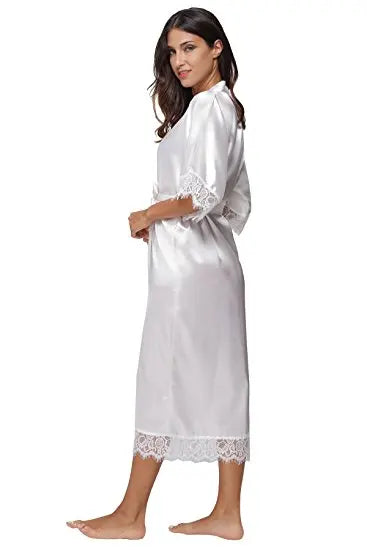 Kimono in raso con pizzo per l'estate: lingerie sexy e eleganti abiti da sposa e da damigella.