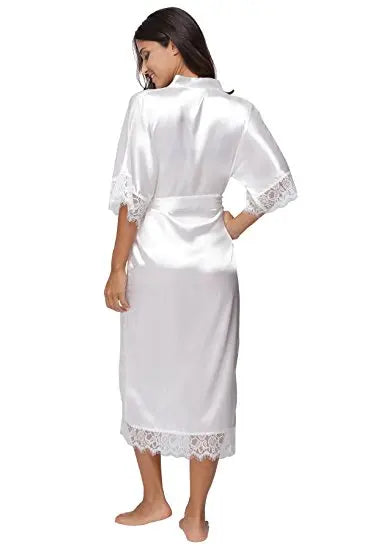 Kimono in raso con pizzo per l'estate: lingerie sexy e eleganti abiti da sposa e da damigella.