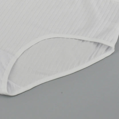 Semplici, comode mutandine di cotone a vita alta per donne curvy, traspiranti e con fantasie a righe.