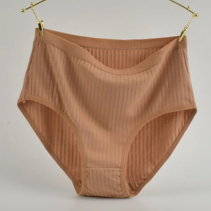 Semplici, comode mutandine di cotone a vita alta per donne curvy, traspiranti e con fantasie a righe.