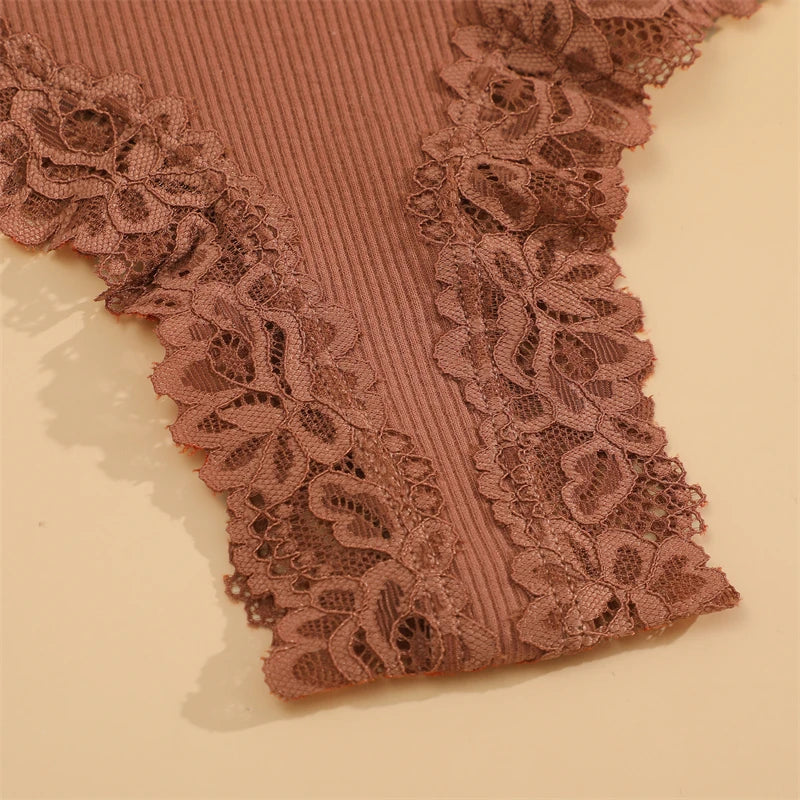 Set da 5 mutandine di cotone con pizzo floreale, patchwork, taglie S-XL, per un look moderno e confortevole.