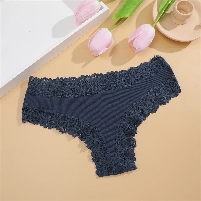 Set da 5 mutandine di cotone con pizzo floreale, patchwork, taglie S-XL, per un look moderno e confortevole.
