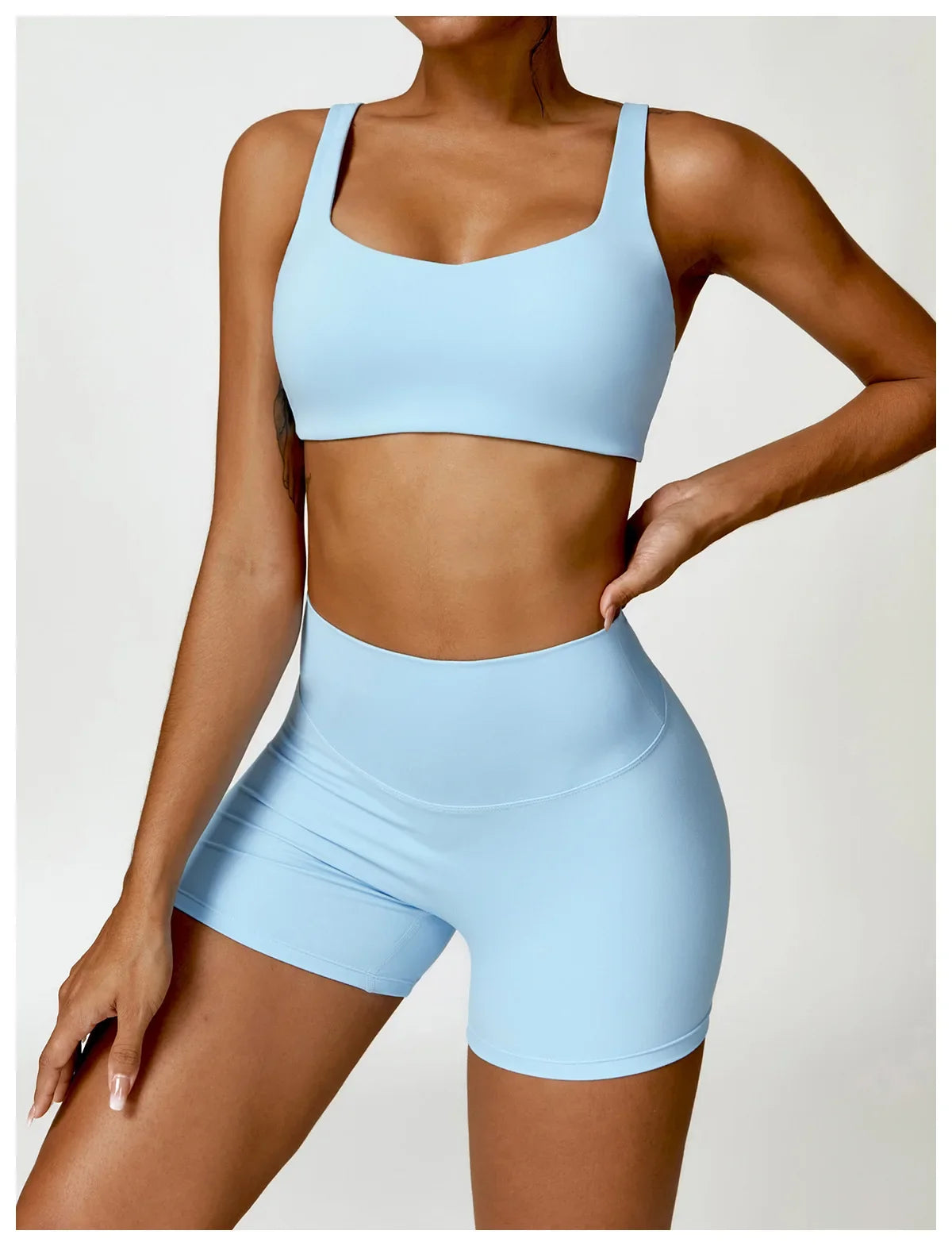 Leggings sportivi da donna, perfetti per praticare yoga e allenarsi in palestra per esaltare la silhouette femminile.