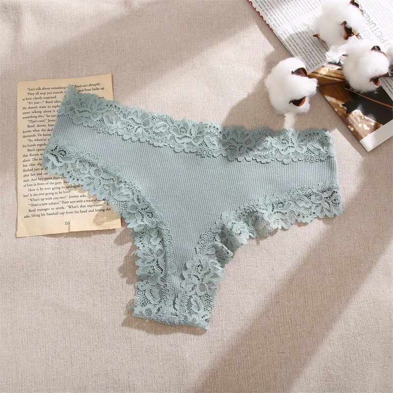 Set da 5 mutandine di cotone con pizzo floreale, patchwork, taglie S-XL, per un look moderno e confortevole.
