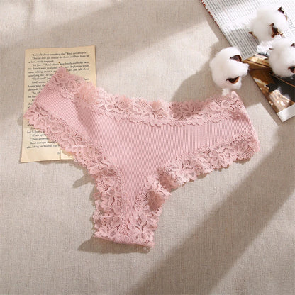 Set da 5 mutandine di cotone con pizzo floreale, patchwork, taglie S-XL, per un look moderno e confortevole.
