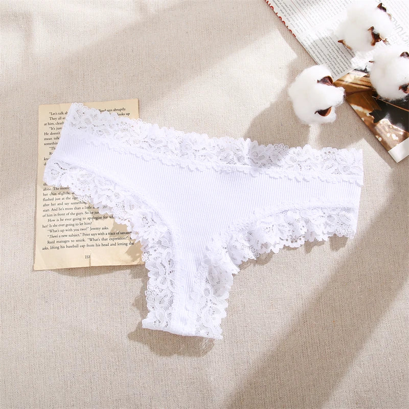 Set da 5 mutandine di cotone con pizzo floreale, patchwork, taglie S-XL, per un look moderno e confortevole.