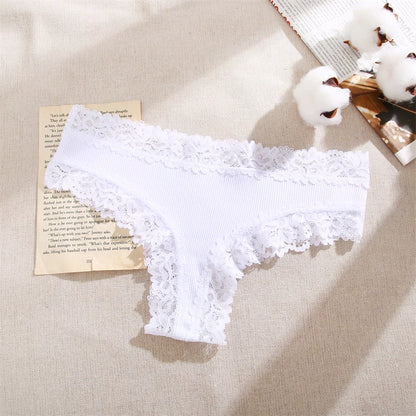 Set da 5 mutandine di cotone con pizzo floreale, patchwork, taglie S-XL, per un look moderno e confortevole.