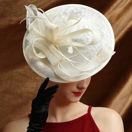 Vendo un grande cappello fantasia Multicolor Kentucky Derby per feste e matrimoni eleganti. Perfetto per la primavera!