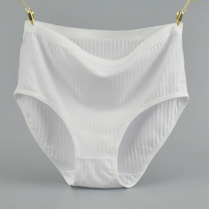 Semplici, comode mutandine di cotone a vita alta per donne curvy, traspiranti e con fantasie a righe.