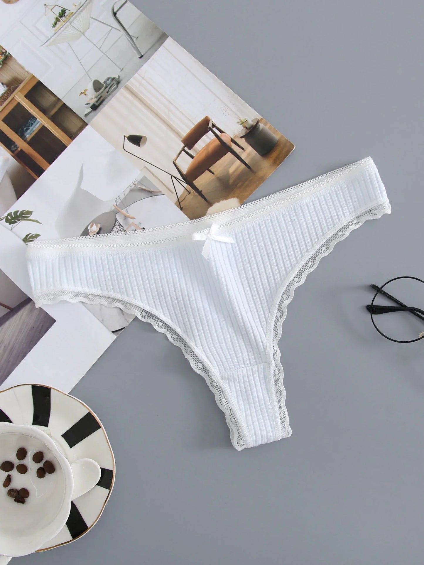 Pacco da 5 tanga di cotone donna, sexy e confortevoli, disponibili in vari colori.