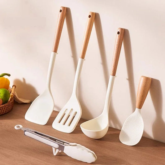 Non-stick Kitchen Utensils Set, Frying Spatula and Spoon, Ideal for Home Use.