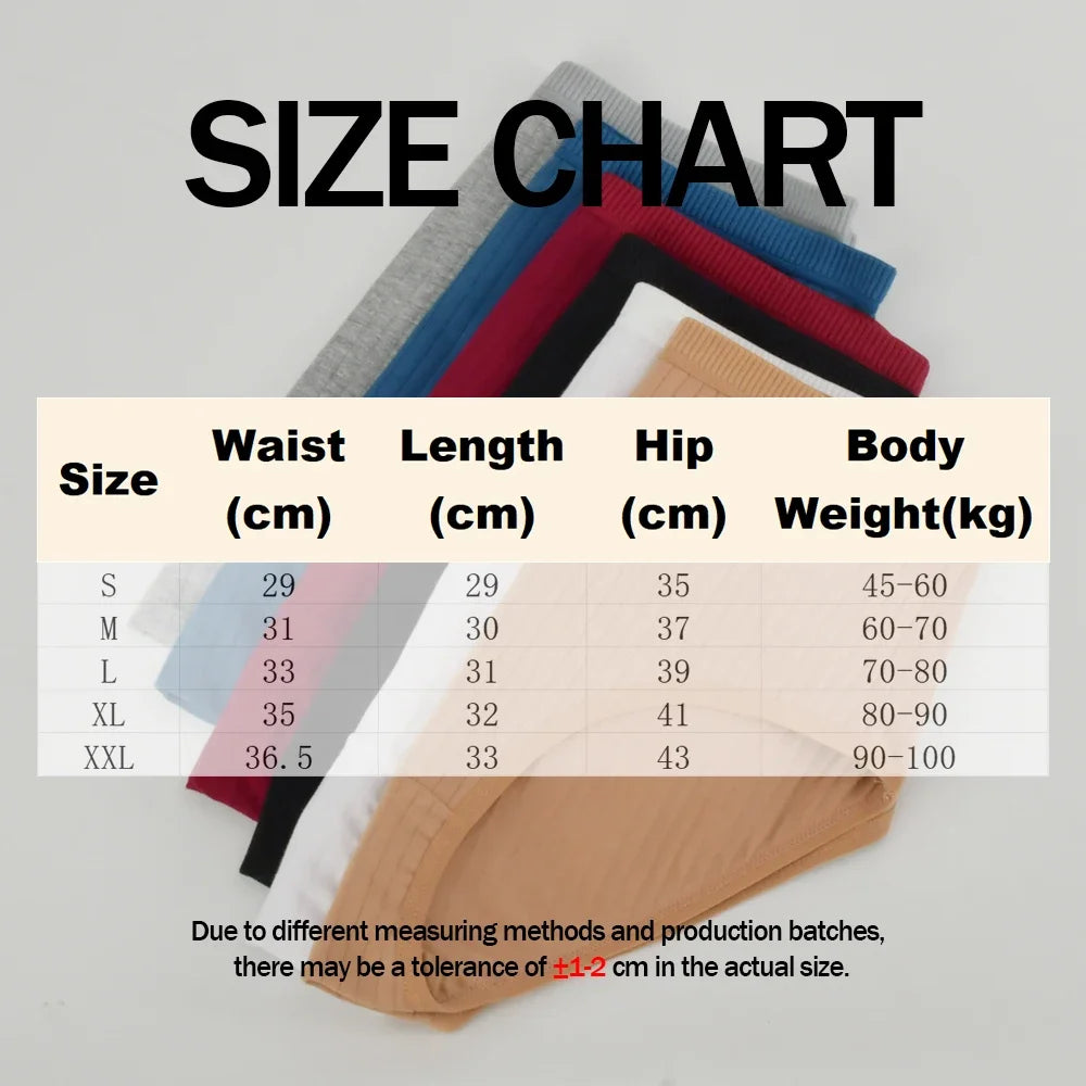 Semplici, comode mutandine di cotone a vita alta per donne curvy, traspiranti e con fantasie a righe.