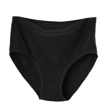 Semplici, comode mutandine di cotone a vita alta per donne curvy, traspiranti e con fantasie a righe.