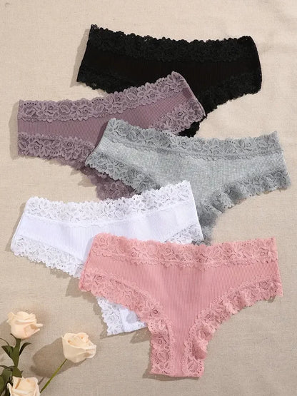 Set da 5 mutandine di cotone con pizzo floreale, patchwork, taglie S-XL, per un look moderno e confortevole.