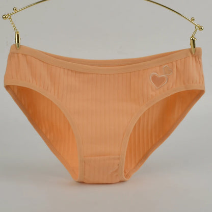 Mutandine in cotone di alta qualità con design a cuore e taglio sexy per donne.