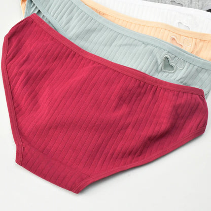 Mutandine in cotone di alta qualità con design a cuore e taglio sexy per donne.