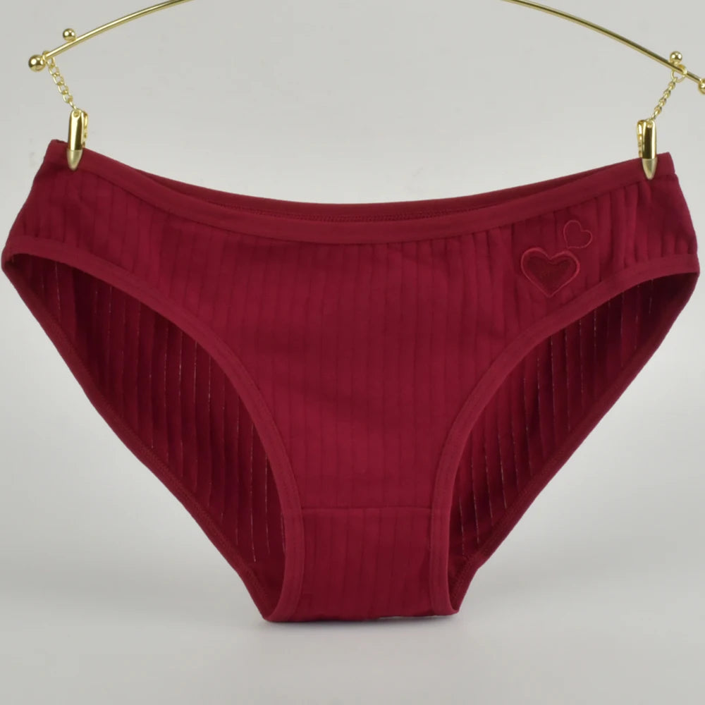 Mutandine in cotone di alta qualità con design a cuore e taglio sexy per donne.
