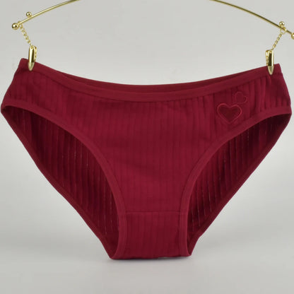 Mutandine in cotone di alta qualità con design a cuore e taglio sexy per donne.