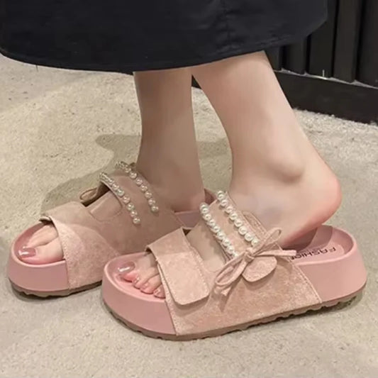 Nuove pantofole estive per donne del 2025 con suola spessa, alla moda ed eleganti.