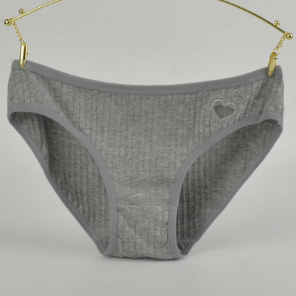 Mutandine in cotone di alta qualità con design a cuore e taglio sexy per donne.