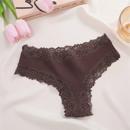Set da 5 mutandine di cotone con pizzo floreale, patchwork, taglie S-XL, per un look moderno e confortevole.