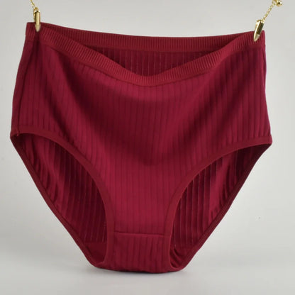 Semplici, comode mutandine di cotone a vita alta per donne curvy, traspiranti e con fantasie a righe.