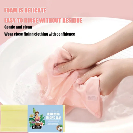 Detergente intimo naturale per lavare a fondo e rimuovere odori e macchie senza aggressività.
