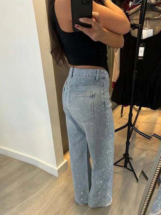 "Jeans a zampa alta con paillettes chic di Street Shinny per donne, stile femminile e moderno."
