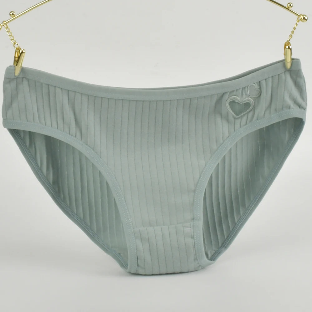 Mutandine in cotone di alta qualità con design a cuore e taglio sexy per donne.